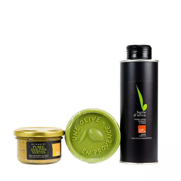 Coffret cadeau contenant un savon, une tapenade et une bouteille d'huile d'olive