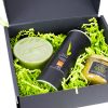 Coffret cadeau contenant un savon, une tapenade et une bouteille d'huile d'olive